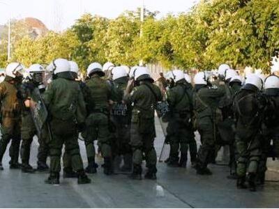 Επεισόδια με τραυματίες έξω απο το γήπεδ...