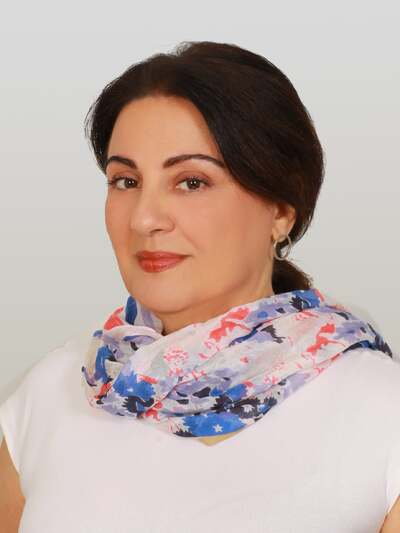 Λαμπρινή Κουζέλη.