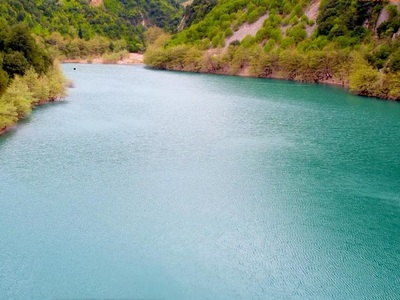  Η πανέμορφη λίμνη στην Αχαΐα, που επιβά...