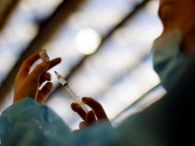 Εμβόλιο και νόσηση δημιουργούν «σούπερ ανοσία»
