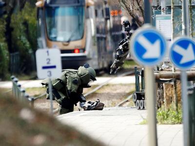 Ο Λαχραουί δεύτερος καμικάζι στο αεροδρό...