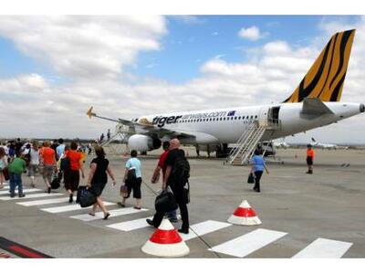 Έλληνες σε... Κέντρο Κράτησης Μεταναστών...