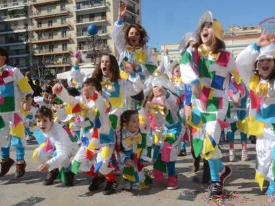 Πάτρα:Η μεγάλη ώρα των μικρών καρναβαλισ...