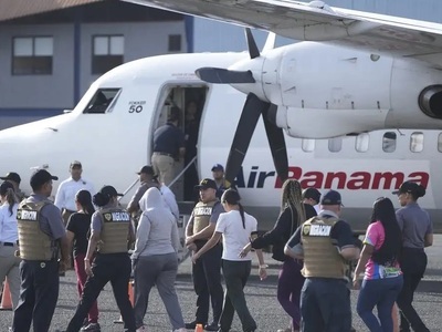 Η κυβέρνηση Τραμπ απέλασε κοριτσάκι δύο ...