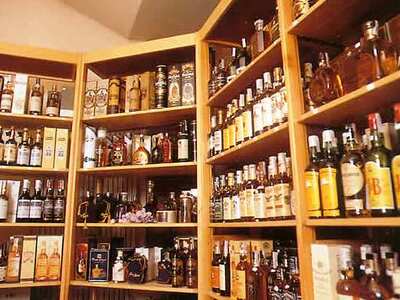 Πάτρα: Άρπαξε  φιάλες ουίσκι από σούπερ μάρκετ 