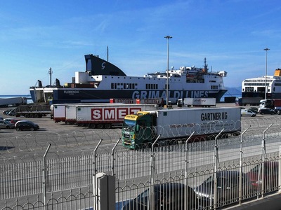 Κορωνοϊός:  Πλοίο από Ανκόνα φέρνει τους...