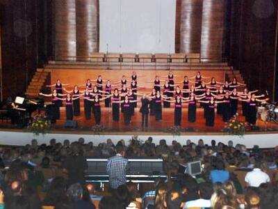 Η ΝΕΑΝΙΚΗ ΧΟΡΩΔΙΑ της ΠΟΛΥΦΩΝΙΚΗΣ στην 6...