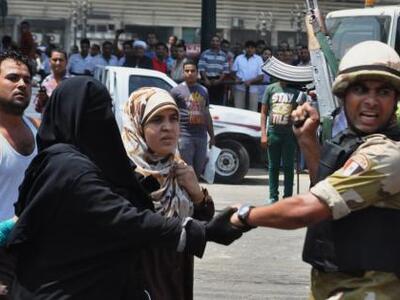 Αίγυπτος: Έως την επόμενη άνοιξη η μεταβ...