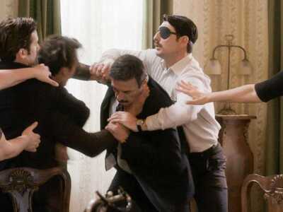 Άγριες Μέλισσες:  Βασανιστήρια, αποχωρισ...