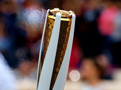 Η ΕΟΕ παραδίδει δωρεάν τις δάδες στους λ...