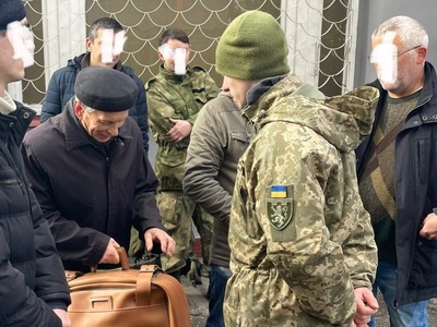 Πόλεμος στην Ουκρανία: 80χρονος πήγε να ...