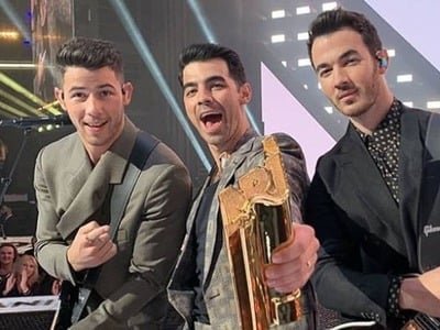 Στους δημοφιλείς Jonas Brothers το κορυφ...