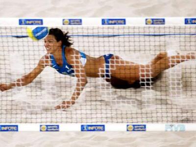 Μάθε beach volley με τη Βάσω Καραντάσιου...