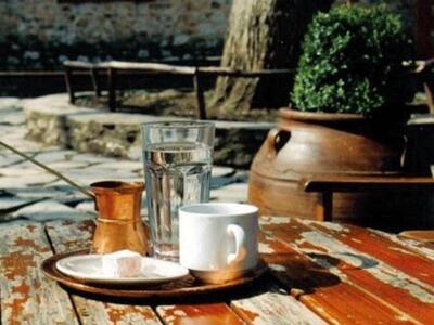 Πίνοντας ελληνικό καφέ, προστατεύετε και...