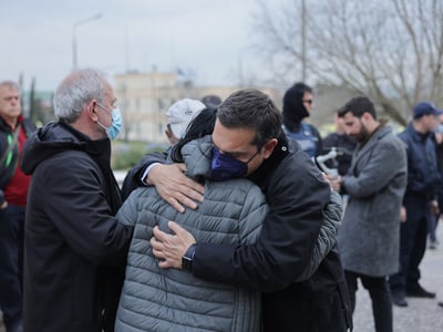 Tραγωδία στα Τέμπη: Ο Αλέξης Τσίπρας δίνει αίμα για τους τραυματίες- ΦΩΤΟ