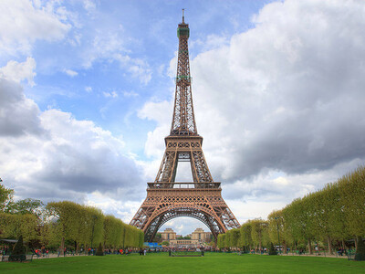 Παρίσι: Έφτασε στην κορυφή του Πύργου το...