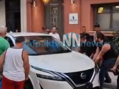 Ναύπακτος: Πάρκαρε στη μέση του δρόμου κ...