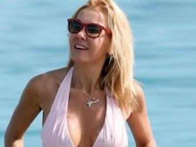 Η Χριστίνα Παππά με καυτό ροζ μπικίνι