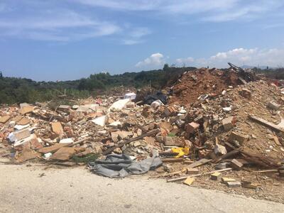 Δυτική Αχαΐα: Γέμισε σκουπίδια η γέφυρα ...