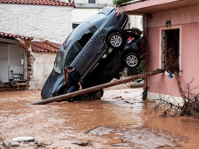 Αυξάνονται τα θύματα πλημμυρών - ΔΕΙΤΕ π...
