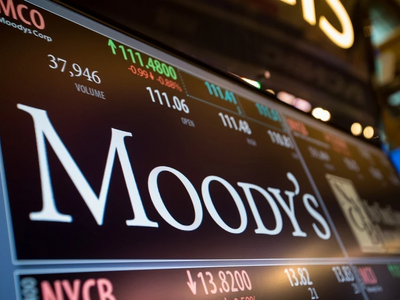 Οργή Τραμπ για τη Moody's, που υποβάθμισ...