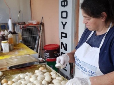 Κέρκυρα: Μοσχομύρισαν οι «τηγανίτες του Αγιού»