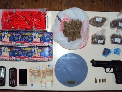 Έκρυβε και πιστόλι και χασίς