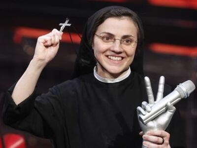 Πέταξε τα ράσα η καλόγρια που κέρδισε το...