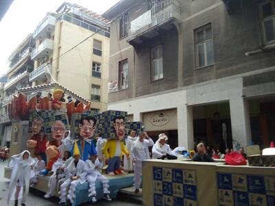 Το 15+31+183 «Χιονάτοι» 1ο Σατιρικό Αρμα...