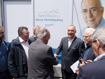Στο εκλογικό του Παπαδημάτου ο Μανώλης Κ...