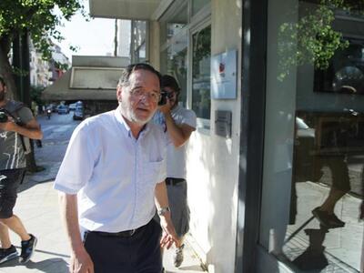 Financial Times: Τι δείχνει το πλάνο Λαφ...