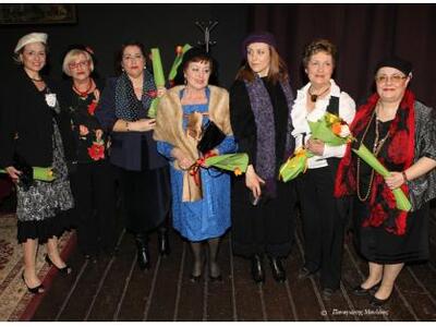 Την παράσταση "Τα γενέθλια" πα...