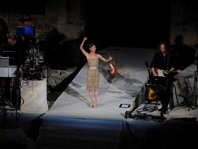 Η "μάγισσα" του βιολιού-Δείτε ...