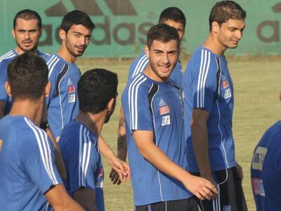 "Κλειστά χαρτιά" από Σάντος