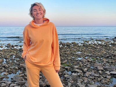 Ρεγγίνα Μακέδου: Αποχαιρετά το 2022 με έ...