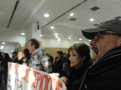 Ένταση στο Ειρηνοδικείο Αθηνών- Φυγαδεύθ...