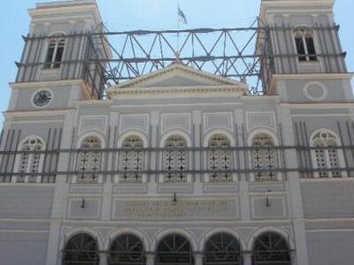 Πάτρα: Ούτε ιερό ούτε όσιο - Πριόνισε το...