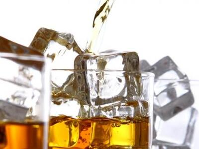 Τι ωθεί τους εφήβους σε κατάχρηση του αλκοόλ;