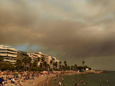 Φωτιά στην Αττική: Οι καπνοί σκέπασαν τη...