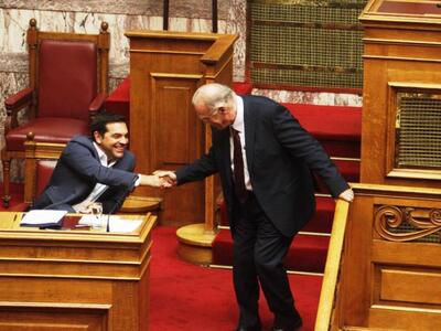 Β. Λεβέντης: Θερμή χειραψία με Τσίπρα κα...