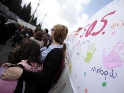 Ποιοι είναι οι 9.820 εργαζόμενοι - θύματ...