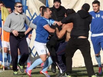 Διεκόπη το ματς Αιγάλεω-ΑΕΚ-Σοβαρά επεισ...