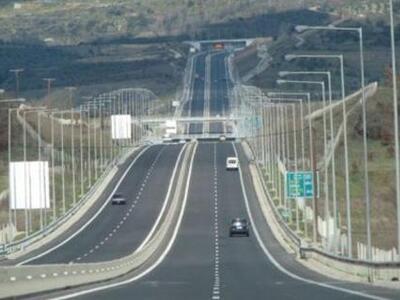 Μπήκε στο ΑΝΤΙΘΕΤΟ ΡΕΥΜΑ στην Εθνική Οδό...