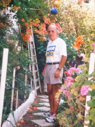 Τέλη Ιουνίου του 1998, στον κήπο του σπι...