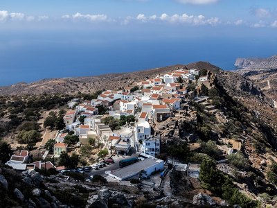 Το ελληνικό νησί όπου τα σπίτια κοιτάνε ...