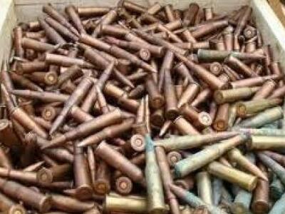 Όπλα, σφαίρες και πυροκροτητές σε σπίτια...