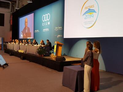 Η στιγμή που ο πρόεδρος της ΔΕΜΑ κ. Αντά...