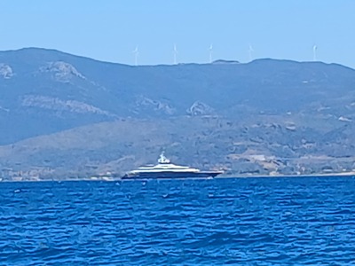 Το mega yacht του Ζούκερμπεργκ αγκυροβόλ...