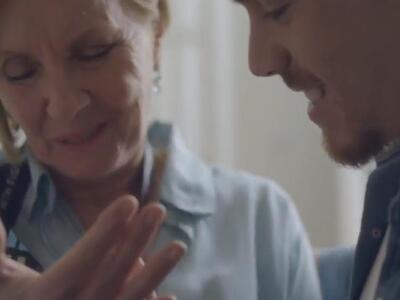 Η συγκινητική διαφήμιση του Λευτέρη Πετρ...