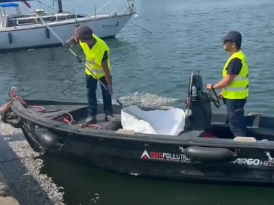 Βόλος: Ξεκίνησε ο καθαρισμός της θάλασσα...